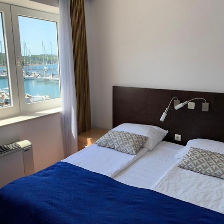 Apartment Aci Marina Крес Екстериор снимка