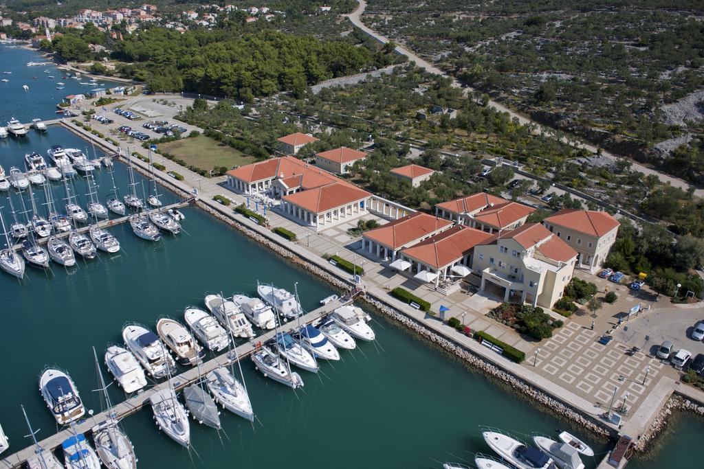 Apartment Aci Marina Крес Екстериор снимка