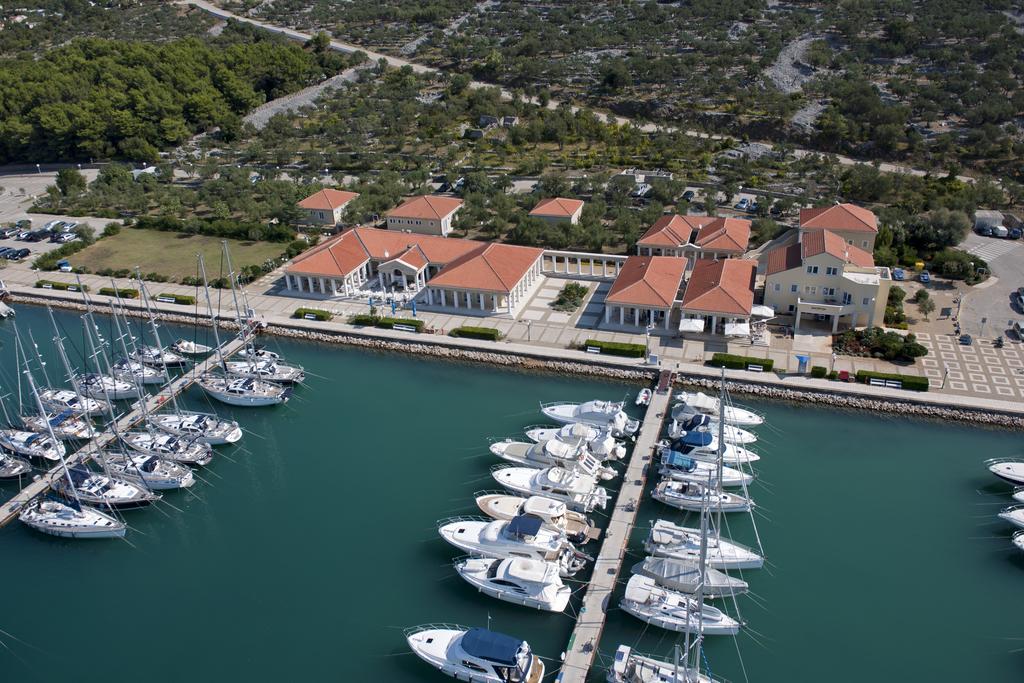 Apartment Aci Marina Крес Екстериор снимка