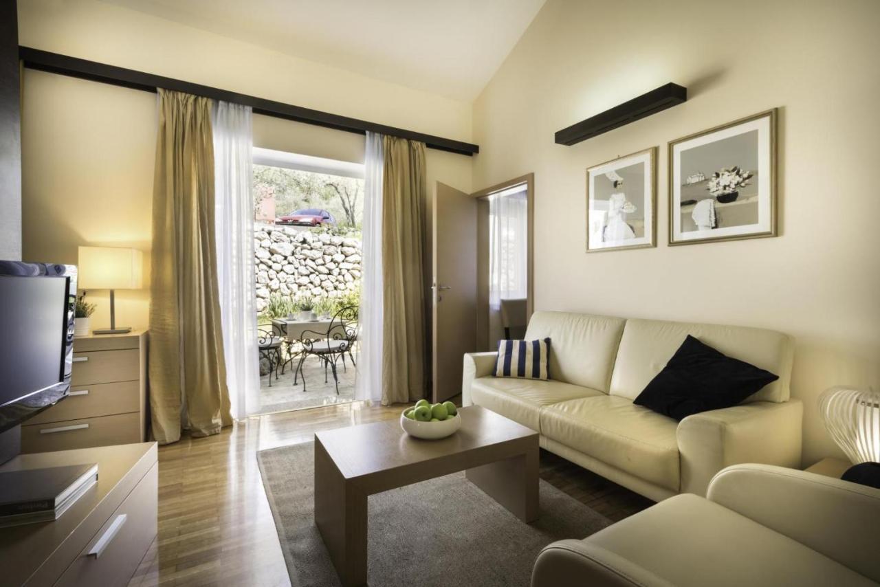Apartment Aci Marina Крес Екстериор снимка