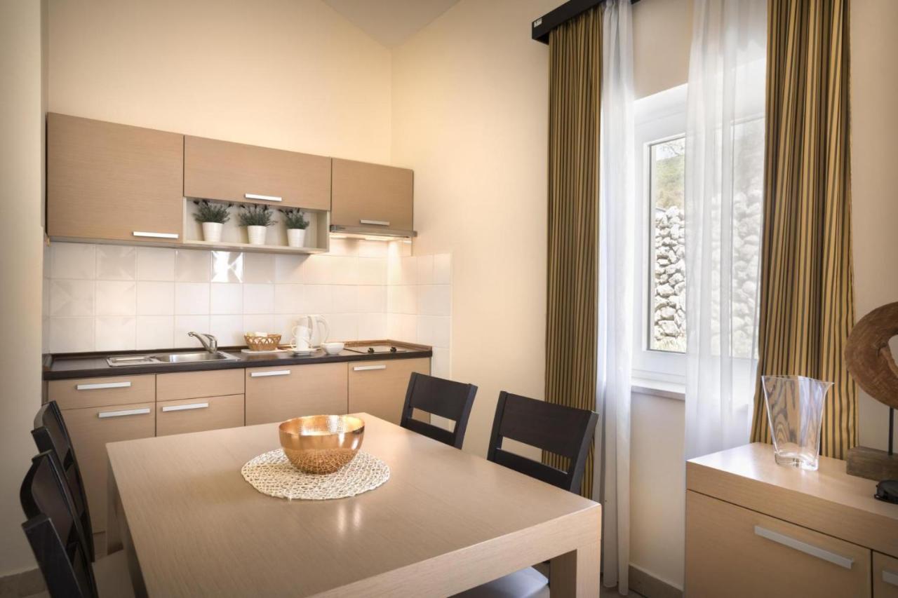 Apartment Aci Marina Крес Екстериор снимка