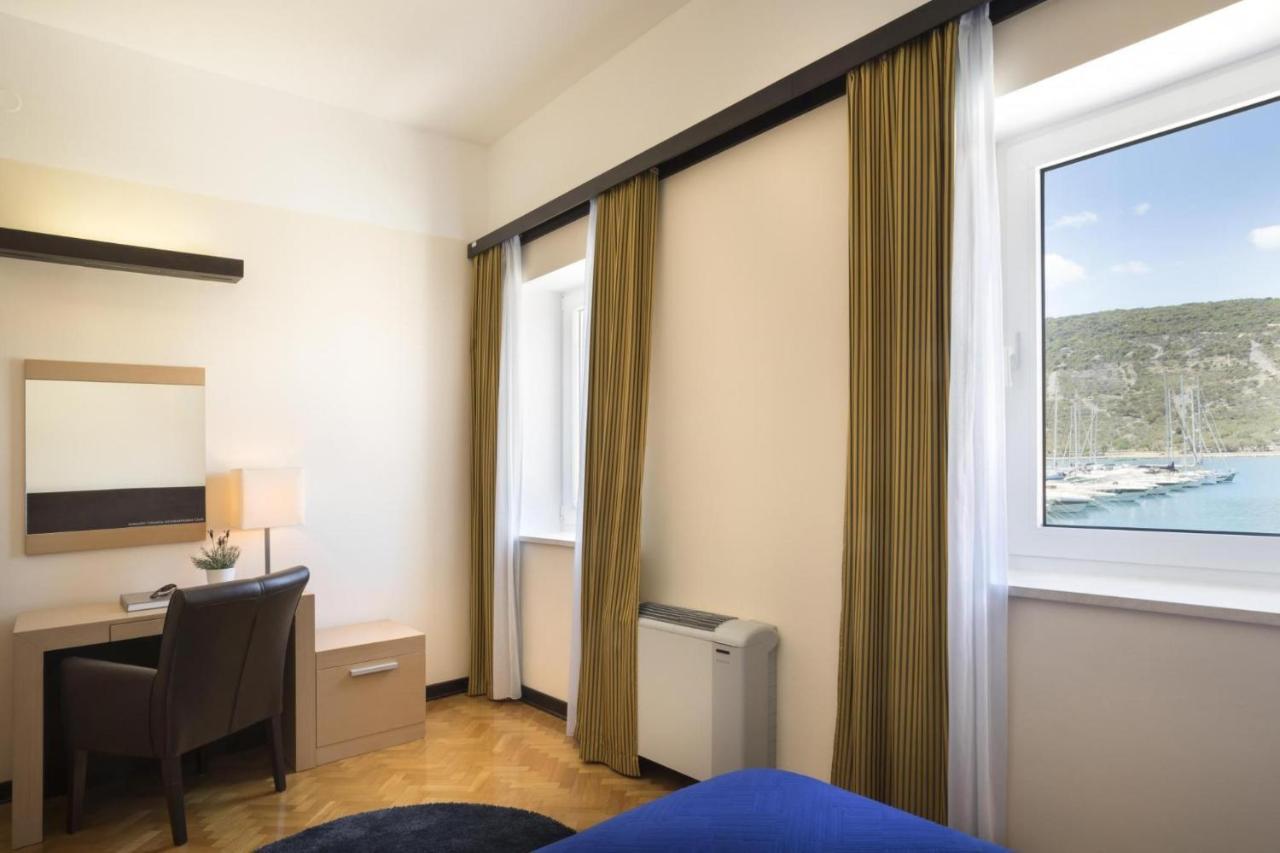 Apartment Aci Marina Крес Екстериор снимка